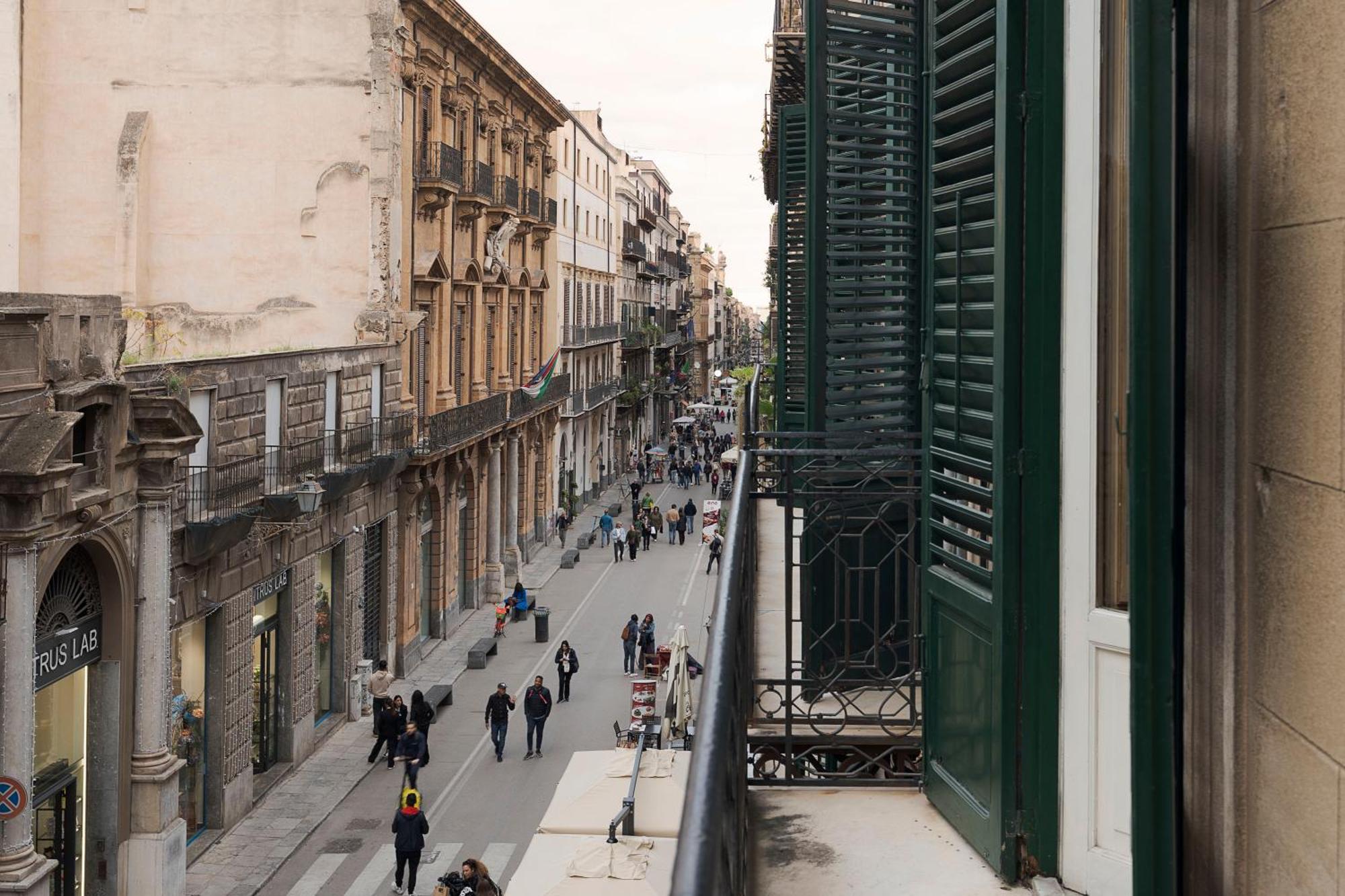 ホテル Palazzo Arone Dei Baroni Di Valentino パレルモ エクステリア 写真
