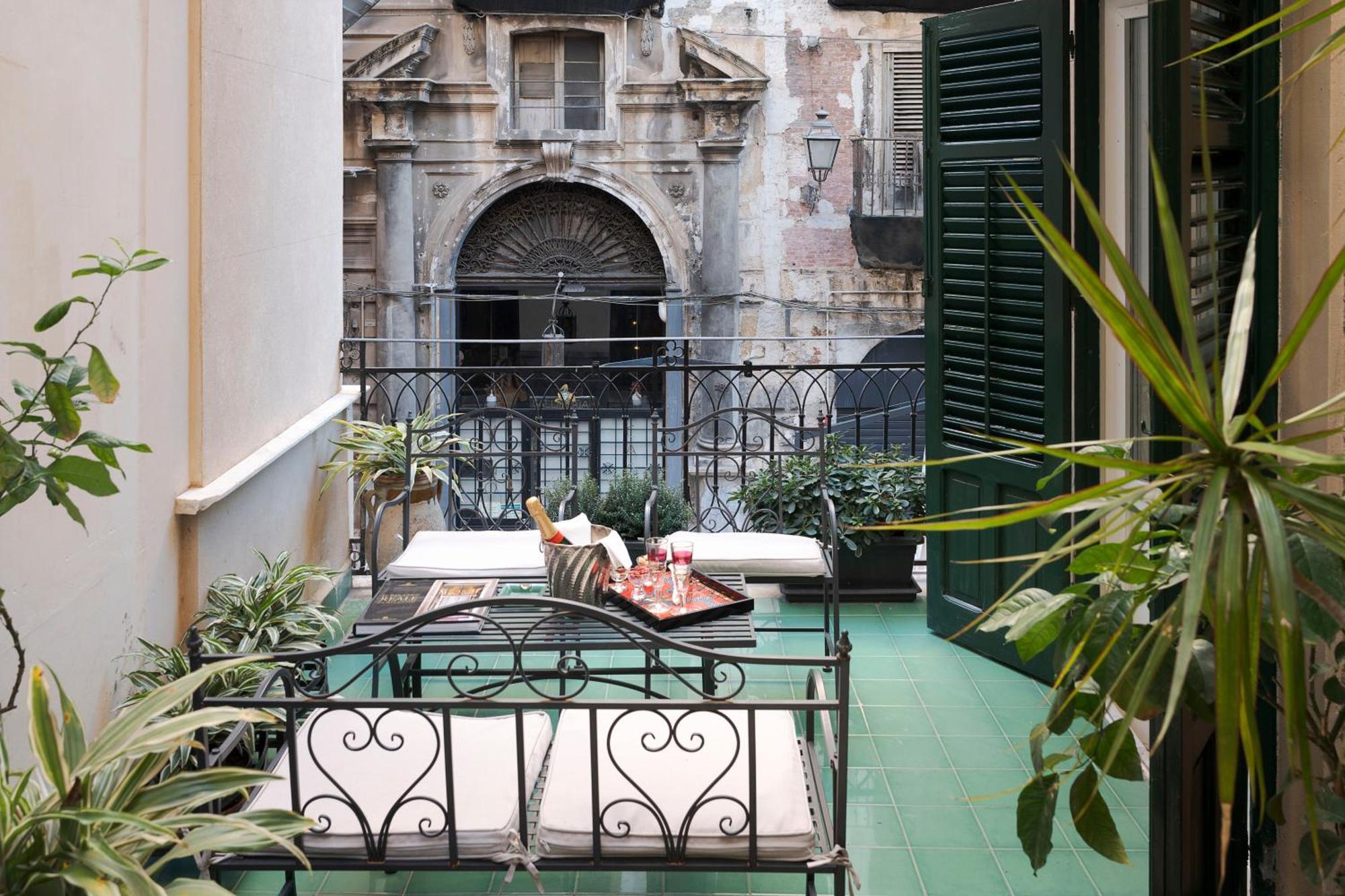 ホテル Palazzo Arone Dei Baroni Di Valentino パレルモ エクステリア 写真